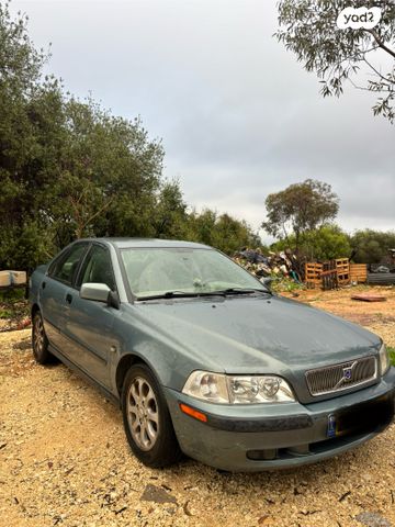 וולוו S40