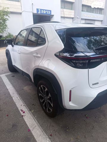 טויוטה יאריס קרוס