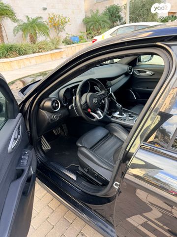 אלפא רומיאו ג'וליה