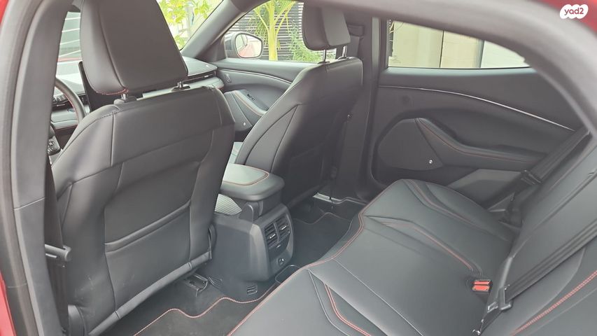 מודעת רכב פורד מוסטנג Mach-E