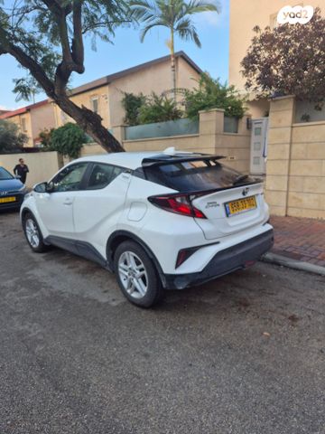 מודעת רכב טויוטה C-HR
