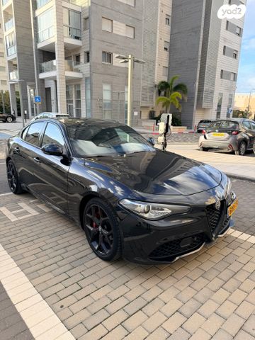 אלפא רומיאו ג'וליה