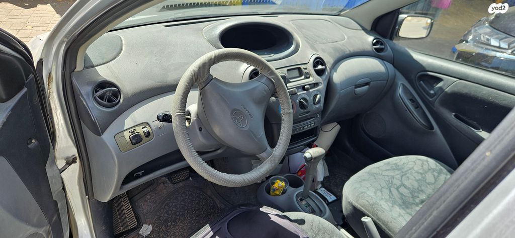 טויוטה יאריס