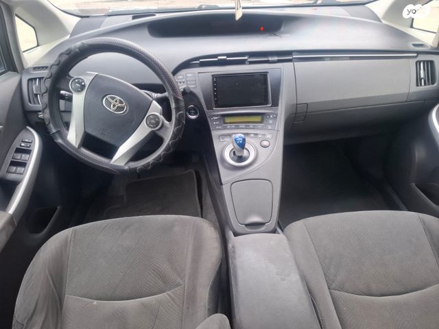 טויוטה פריוס