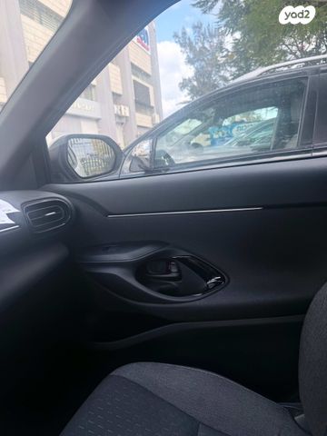 טויוטה יאריס קרוס