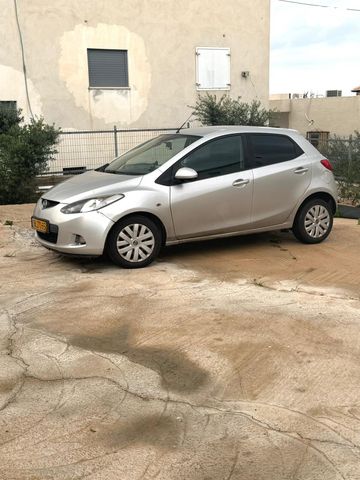 מודעת רכב מאזדה 2