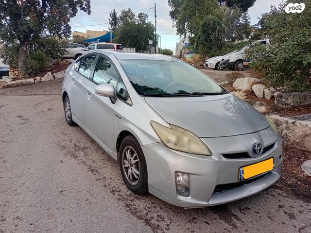 טויוטה פריוס