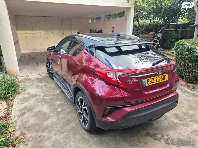 מודעת רכב טויוטה C-HR