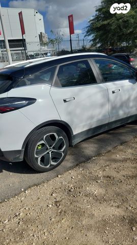 מודעת רכב ג׳ילי Geometry C