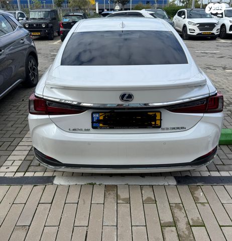 לקסוס ES