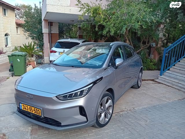 מודעת רכב ג׳ילי Geometry C