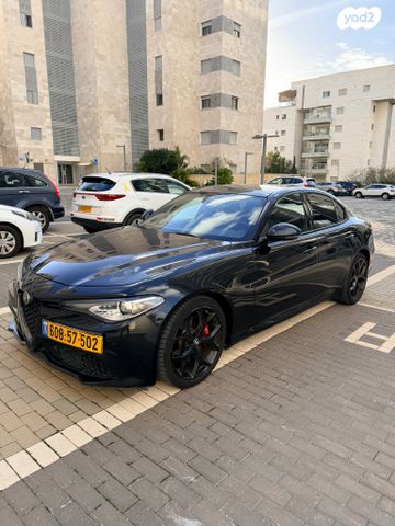 מודעת רכב אלפא רומיאו ג'וליה