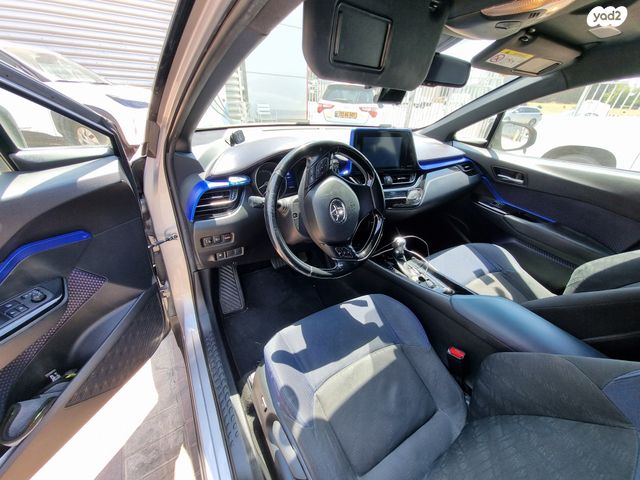 מודעת רכב טויוטה C-HR