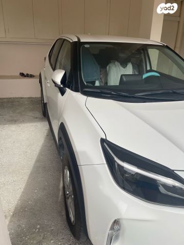 מודעת רכב טויוטה יאריס קרוס