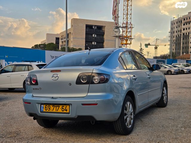 מודעת רכב מאזדה 3
