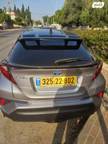 מודעת רכב טויוטה C-HR