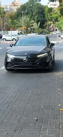 מודעת רכב מרצדס-בנץ EQE SUV