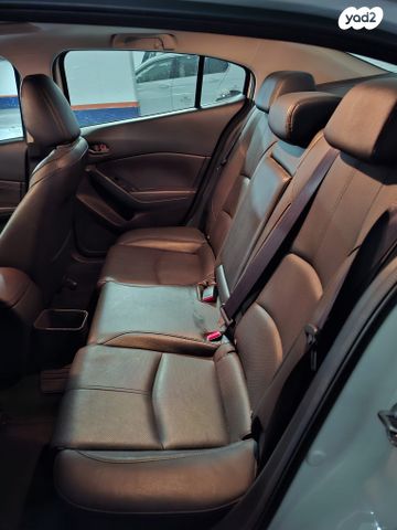 מודעת רכב מאזדה 3