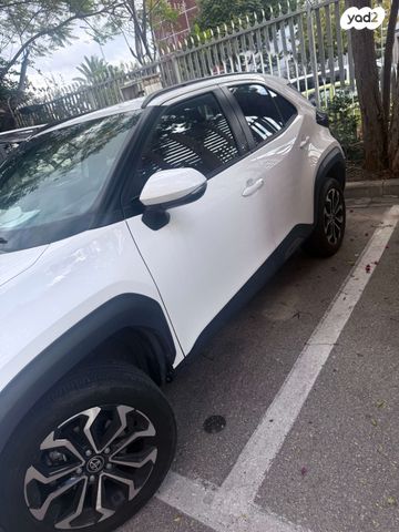 טויוטה יאריס קרוס