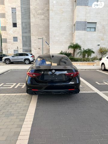 אלפא רומיאו ג'וליה