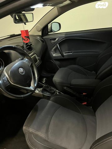 מודעת רכב אלפא רומיאו מיטו