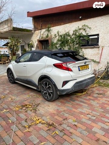 מודעת רכב טויוטה C-HR