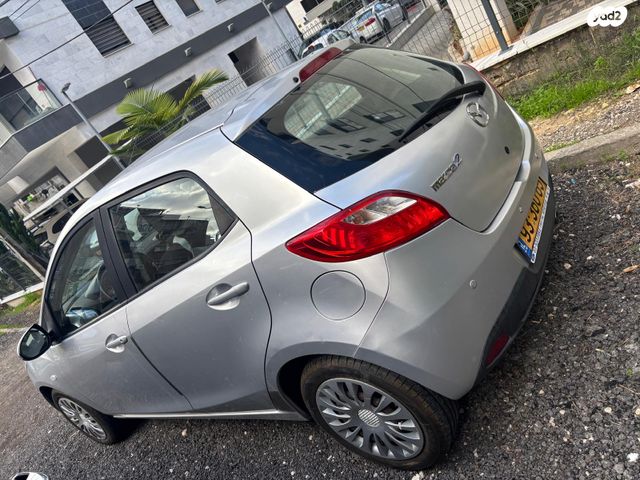 מודעת רכב מאזדה 2