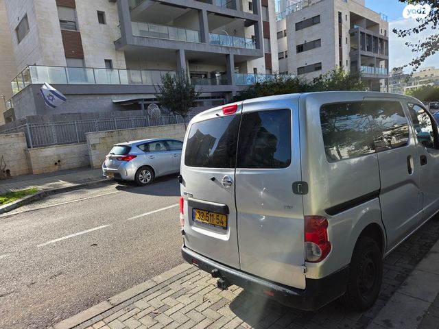 ניסאן NV200