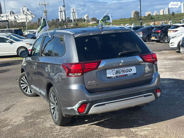 מיצובישי אאוטלנדר