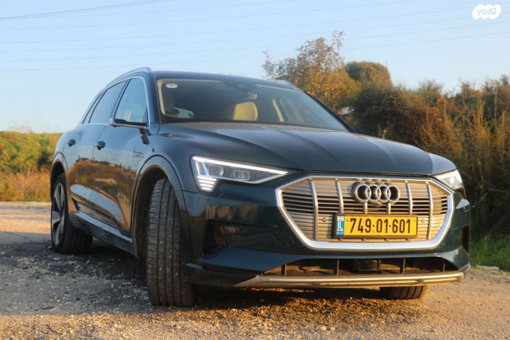 מודעת רכב אאודי E-tron
