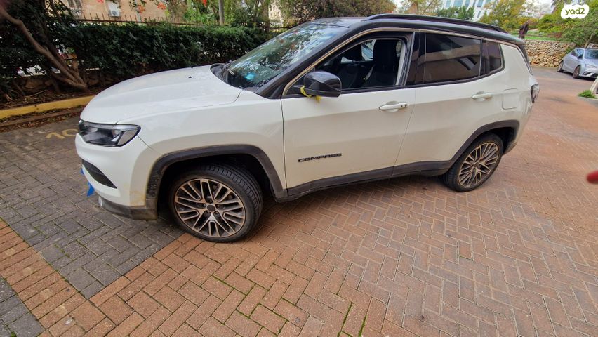 מודעת רכב ג'יפ קומפאס