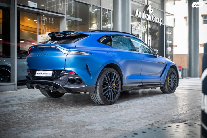 אסטון מרטין DBX