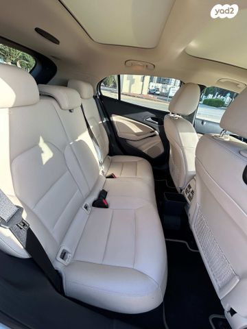 מרצדס-בנץ GLA