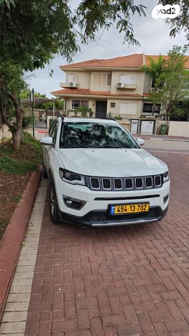 מודעת רכב ג'יפ קומפאס