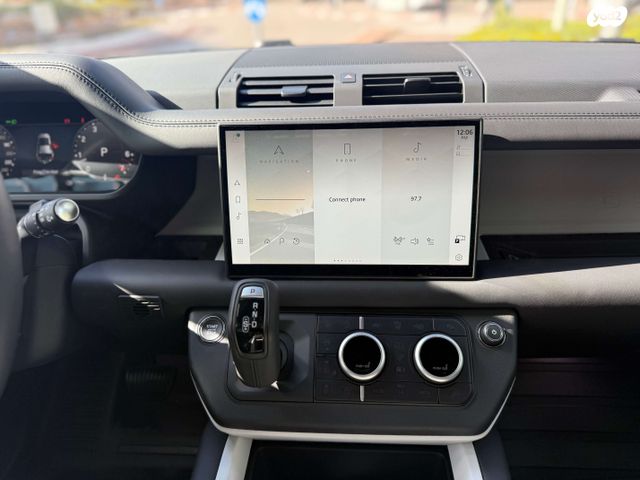 לנד רובר דיפנדר