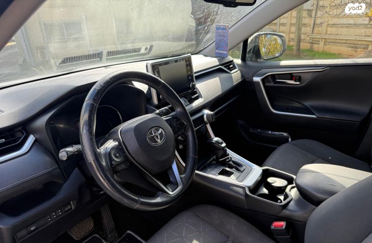 טויוטה RAV4