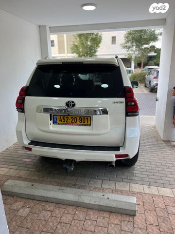 טויוטה לנד קרוזר