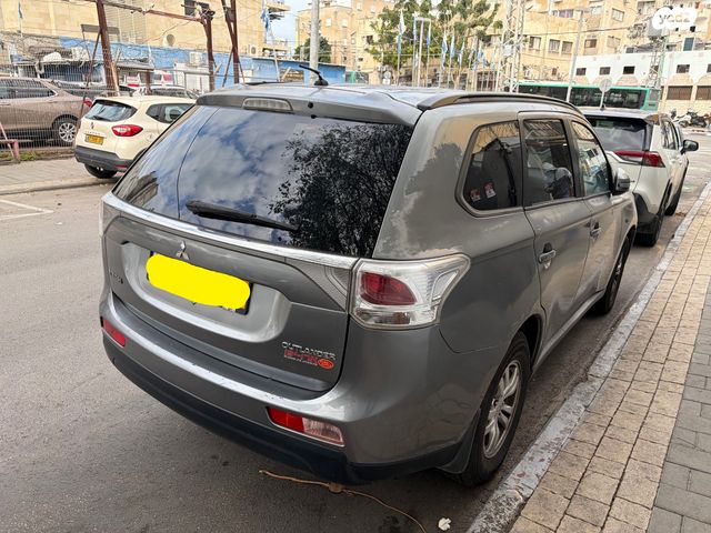 מיצובישי אאוטלנדר