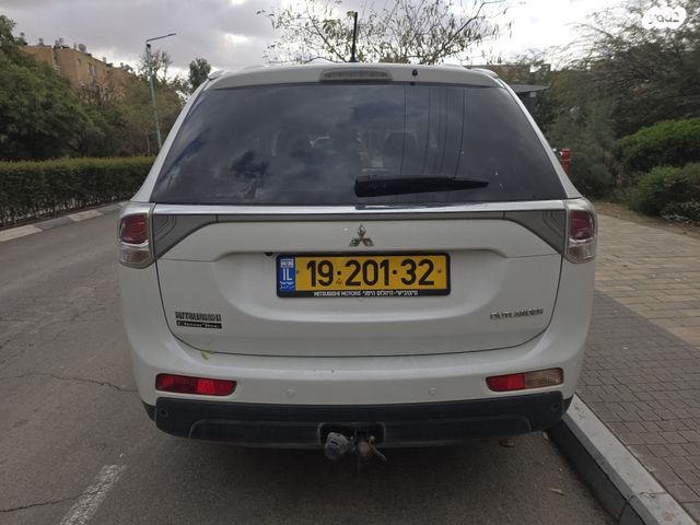 מיצובישי אאוטלנדר