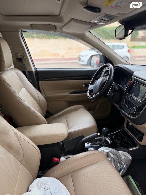 מיצובישי אאוטלנדר