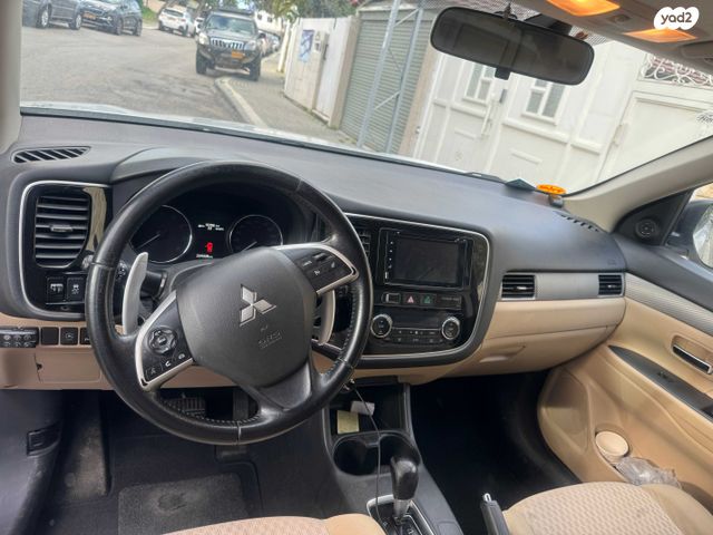 מיצובישי אאוטלנדר