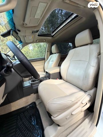 טויוטה לנד קרוזר