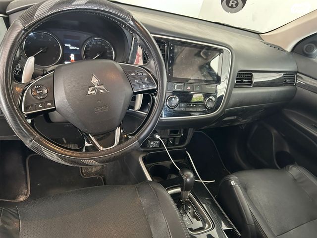 מיצובישי אאוטלנדר