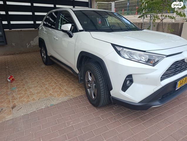 טויוטה RAV4