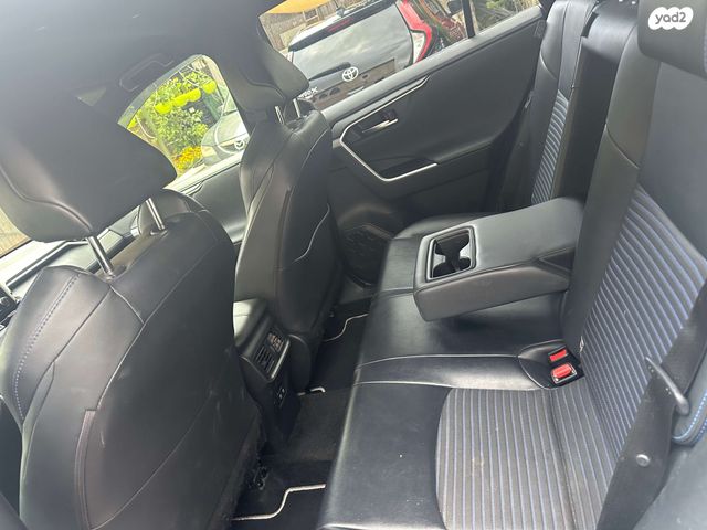 טויוטה RAV4