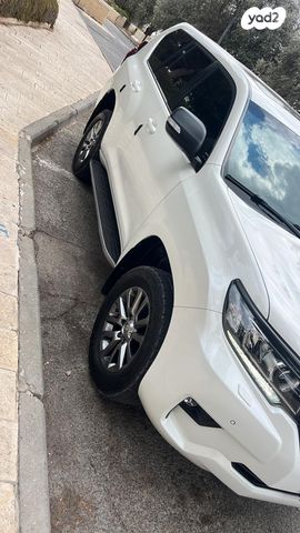 טויוטה לנד קרוזר