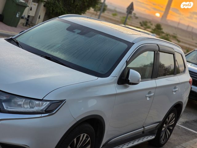 מיצובישי אאוטלנדר