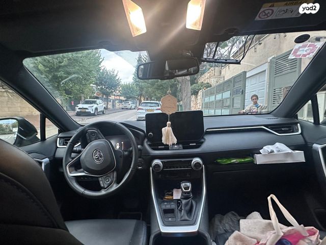 מודעת רכב טויוטה RAV4