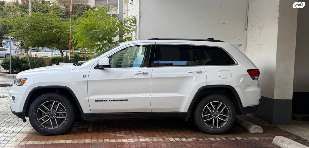 מודעת רכב ג'יפ גרנד צ'ירוקי