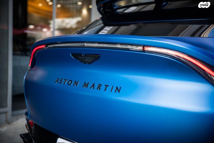 אסטון מרטין DBX